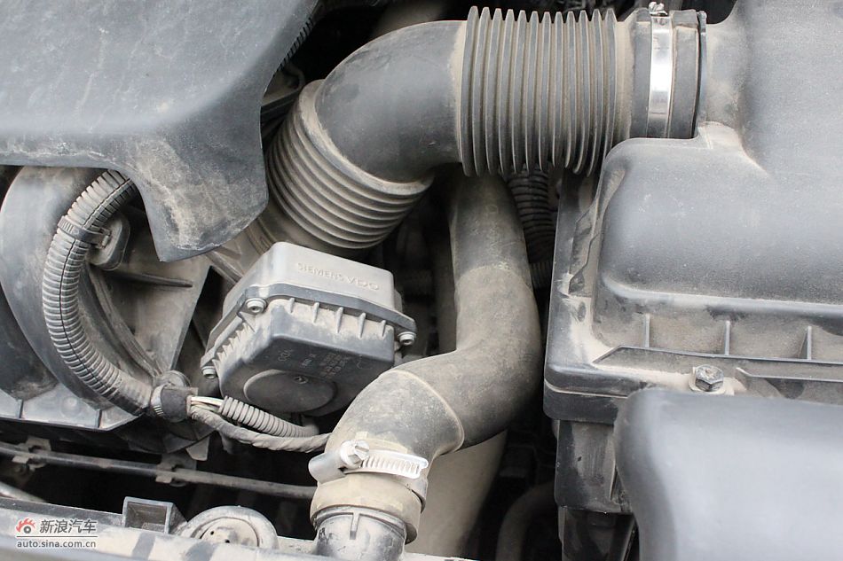 世嘉两厢发动机、底盘及后备箱