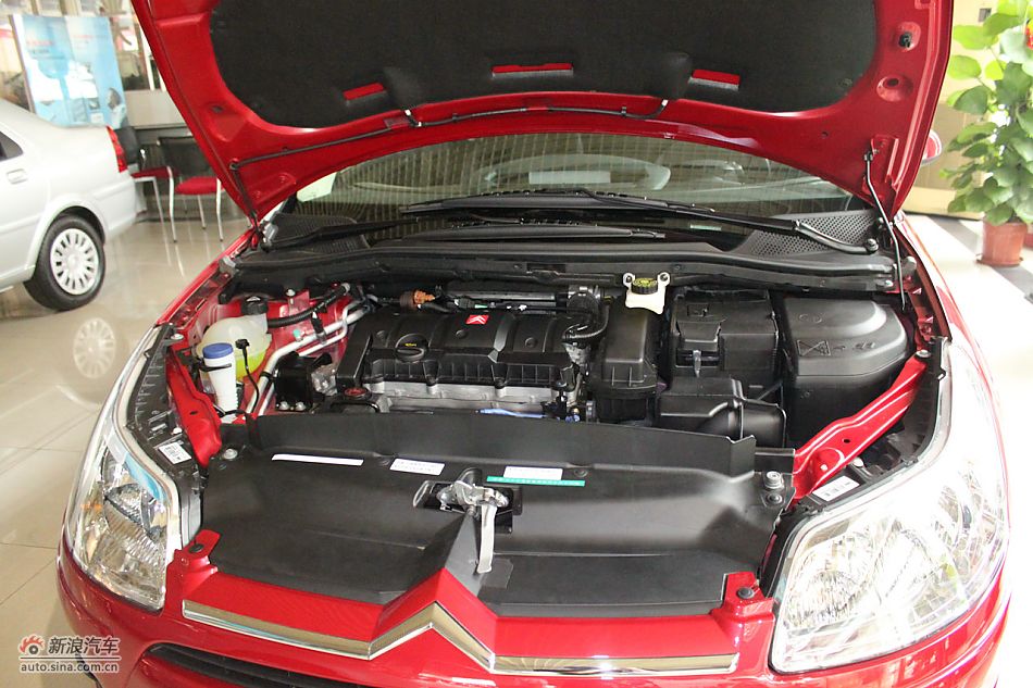 世嘉两厢发动机、底盘及后备箱