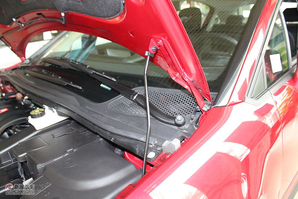 世嘉两厢发动机、底盘及后备箱