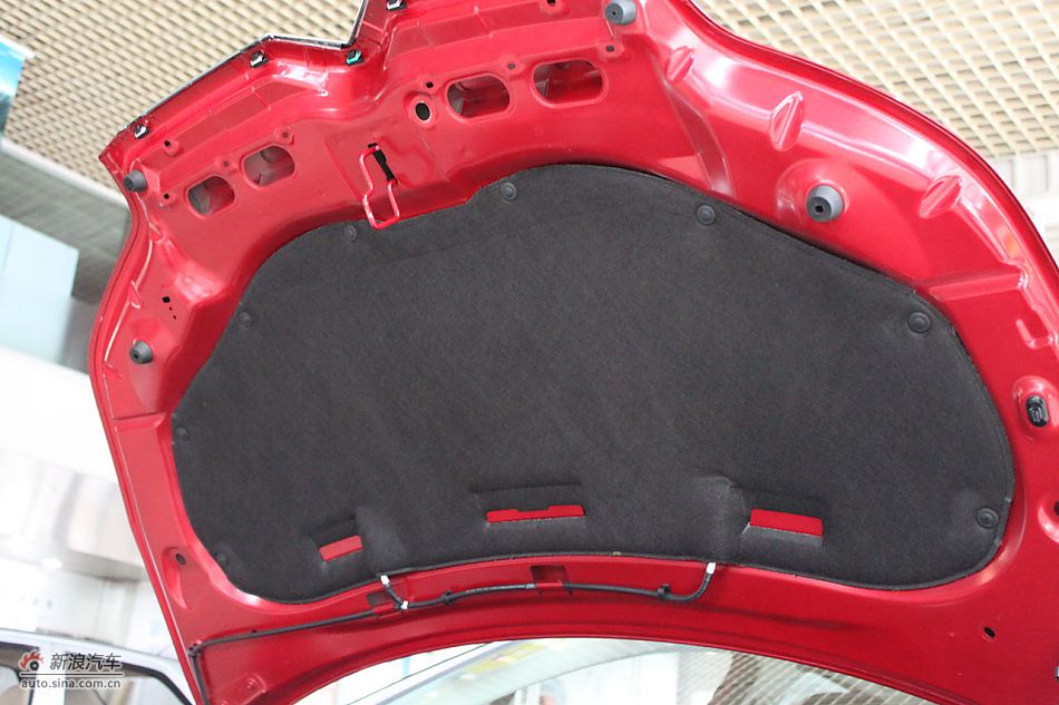 世嘉两厢发动机、底盘及后备箱