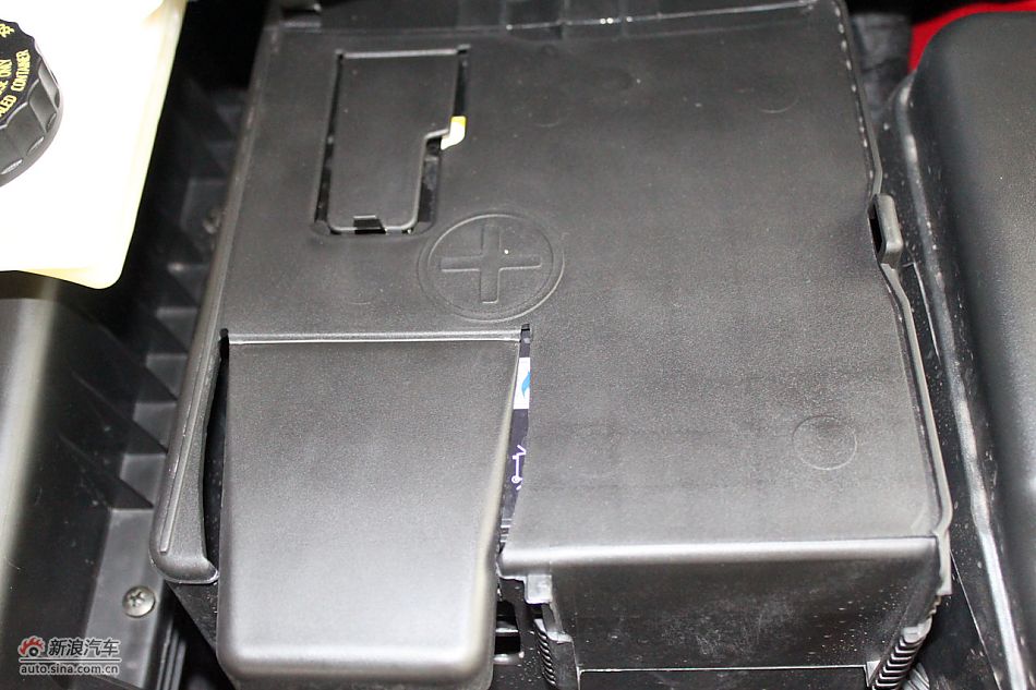 世嘉两厢发动机、底盘及后备箱