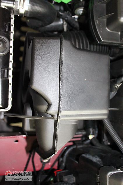 世嘉两厢发动机、底盘及后备箱