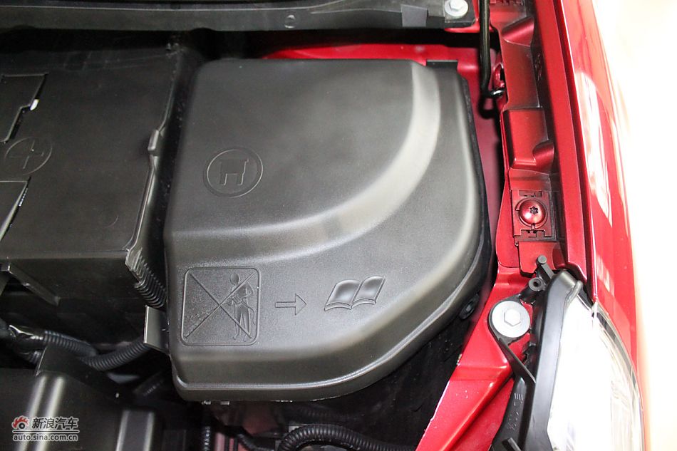 世嘉两厢发动机、底盘及后备箱