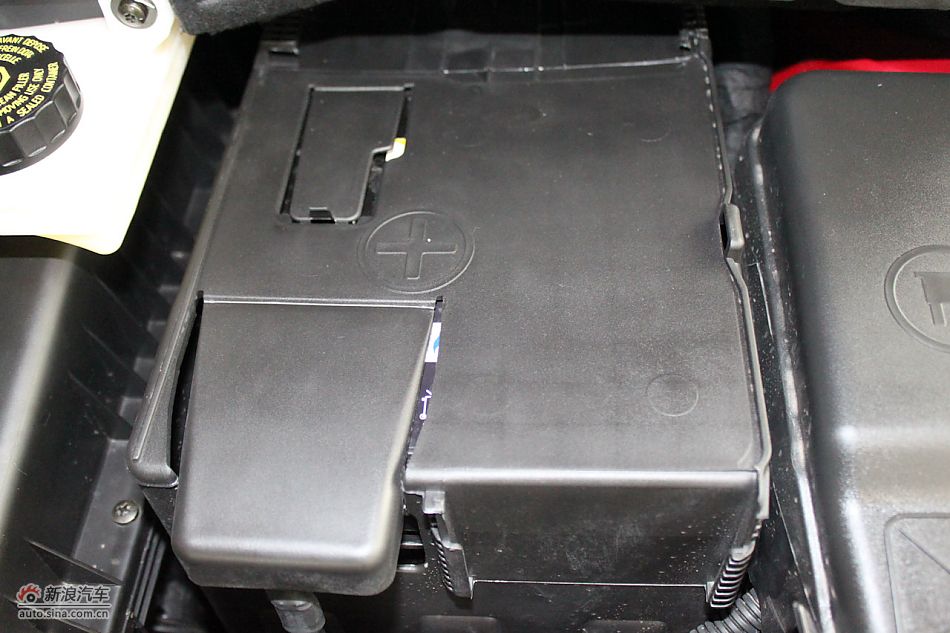 世嘉两厢发动机、底盘及后备箱