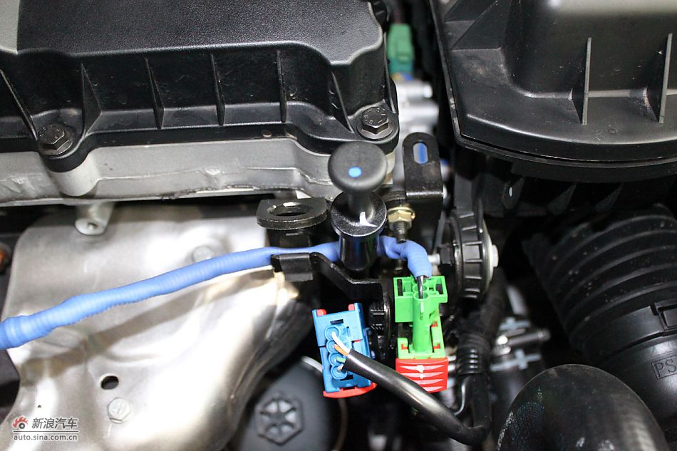 世嘉两厢发动机、底盘及后备箱