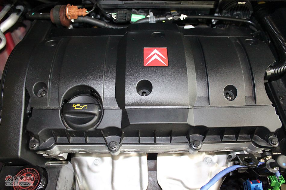 世嘉两厢发动机、底盘及后备箱