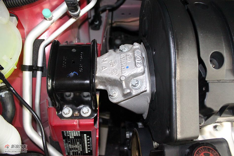 世嘉两厢发动机、底盘及后备箱