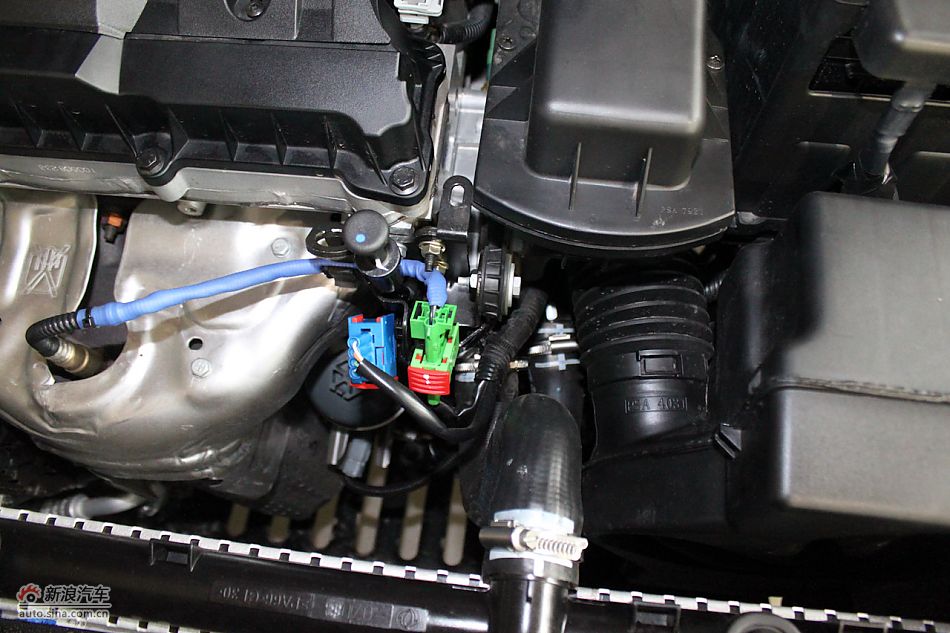 世嘉两厢发动机、底盘及后备箱