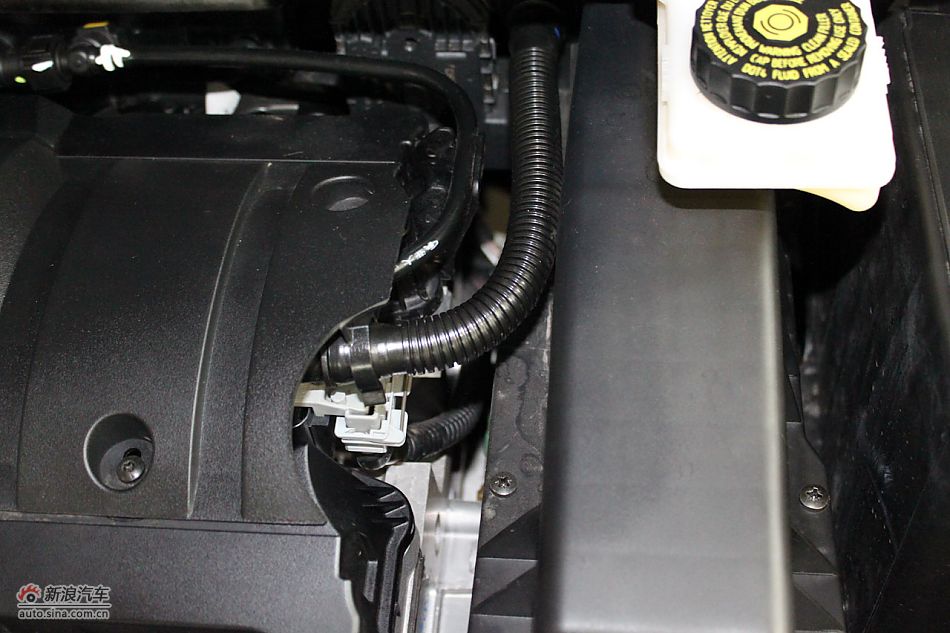 世嘉两厢发动机、底盘及后备箱