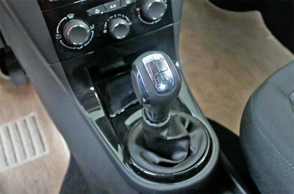 三厢 2012款 1.6L AT 品享型 外观 