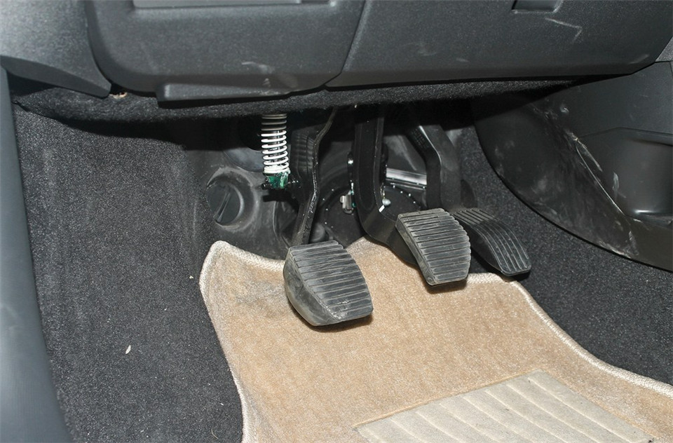 三厢 2012款 1.6L AT 品享型 外观 