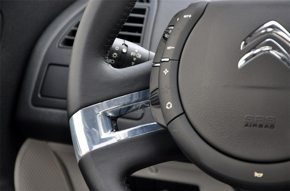 三厢 2012款 1.6L AT 品享型 外观 