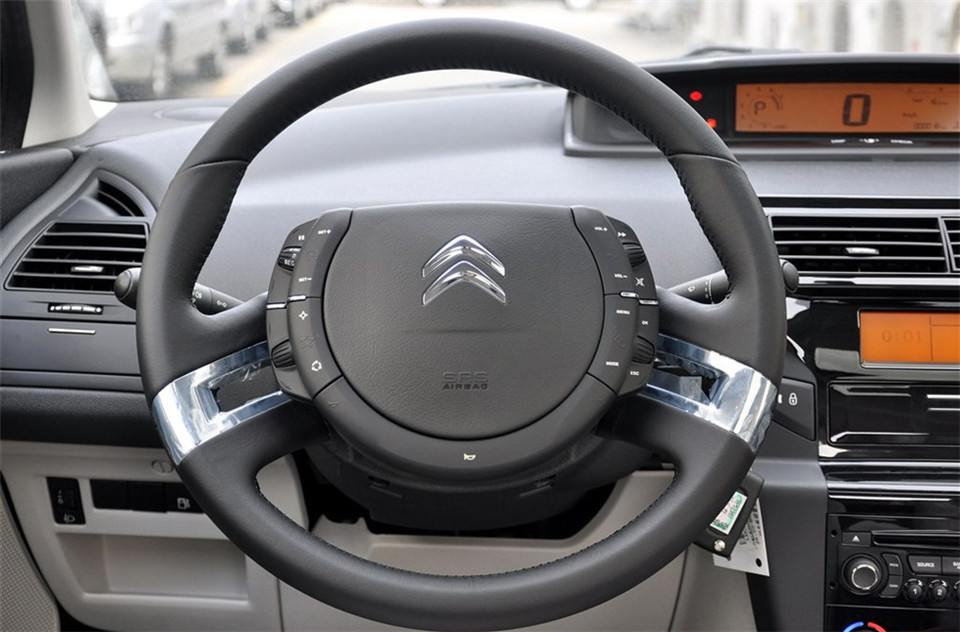 三厢 2012款 1.6L AT 品享型 外观 