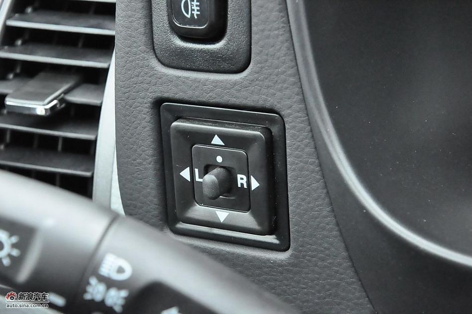 东南V3菱悦CVT版试车实拍图