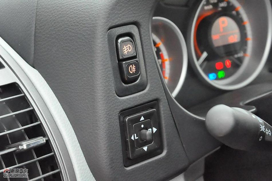 东南V3菱悦CVT版试车实拍图