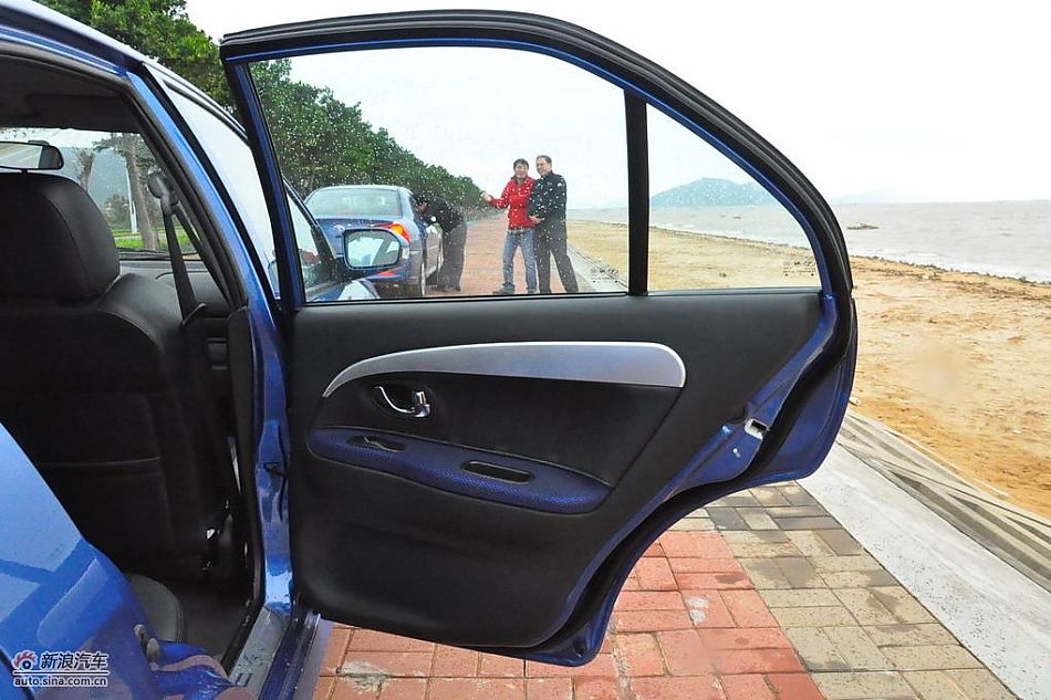 东南V3菱悦CVT版试车实拍图