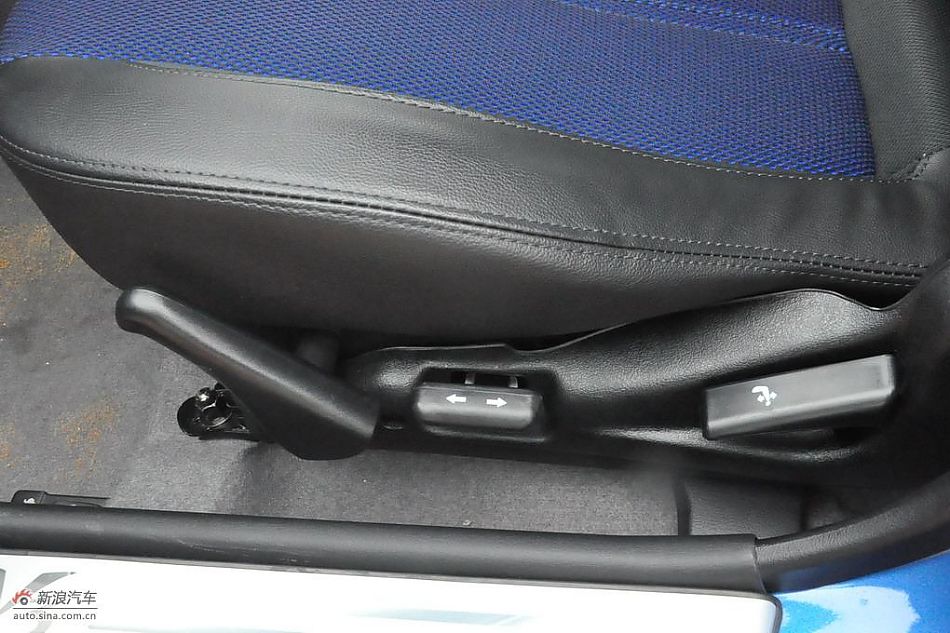 东南V3菱悦CVT版试车实拍图