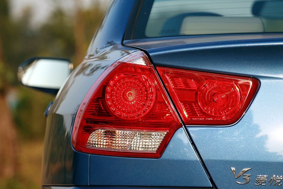 菱悦V3外观图片