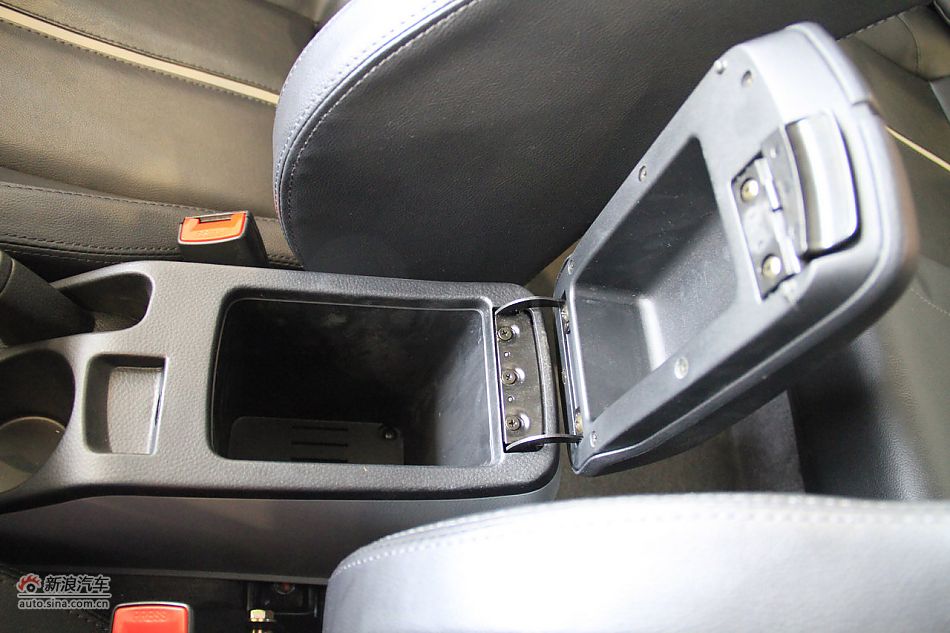 2012款V3菱悦到店实拍