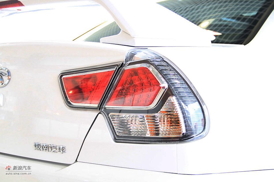 2012款V3菱悦到店实拍