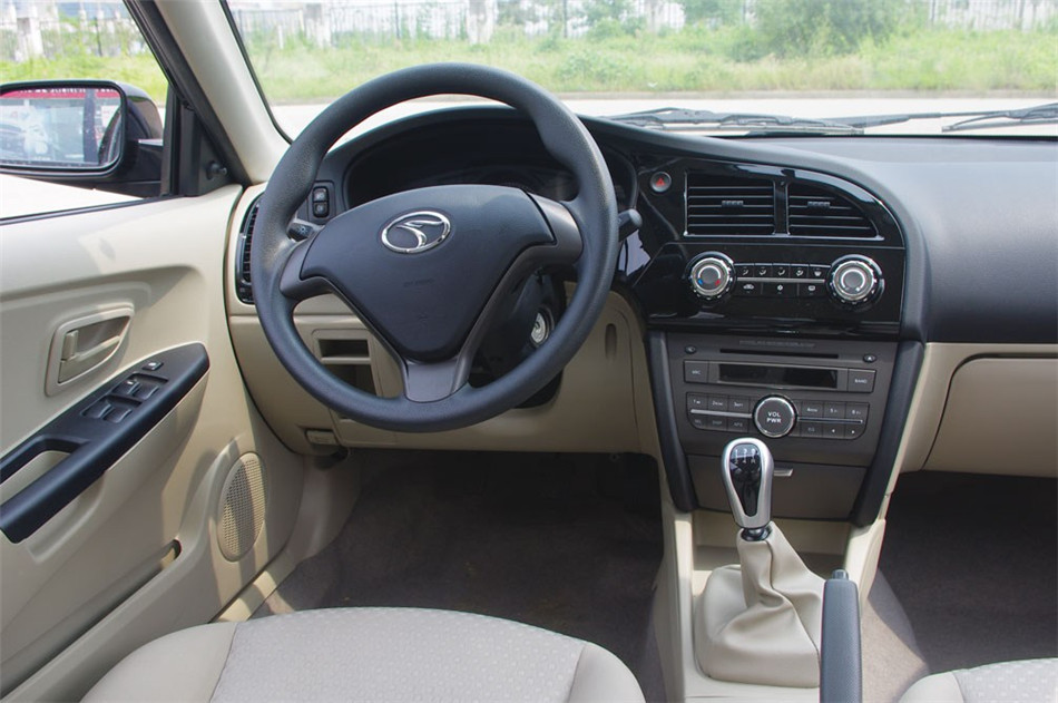 2012款 1.5L MT 舒适版 内饰