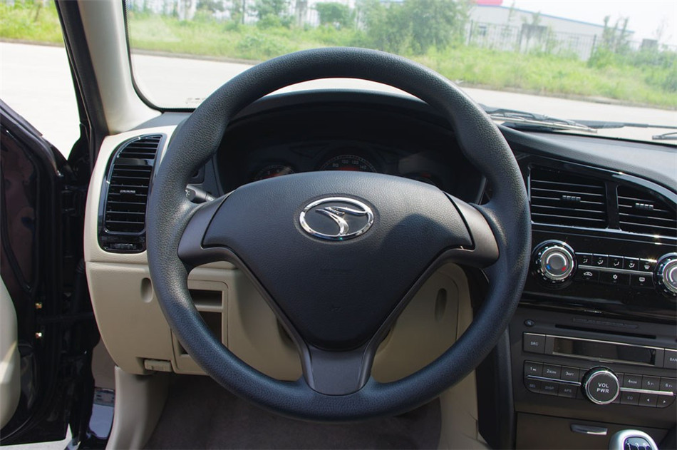 2012款 1.5L MT 舒适版 内饰