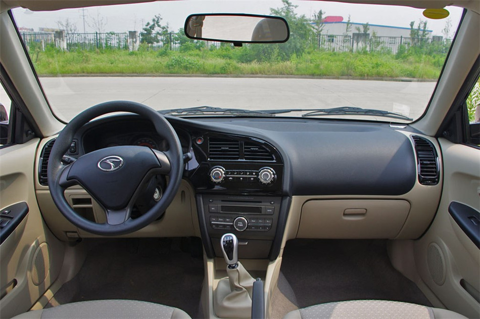 2012款 1.5L MT 舒适版 内饰