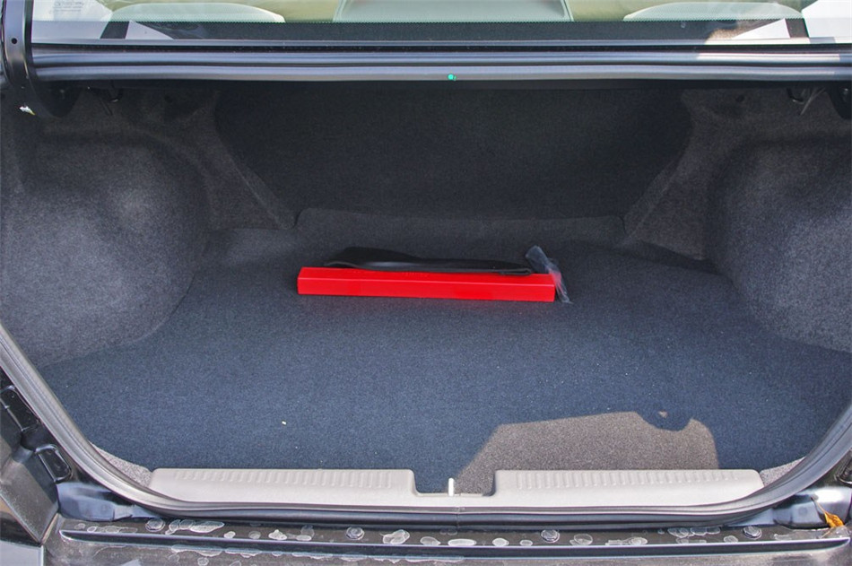 2012款 1.5L MT 舒适版 座椅空间