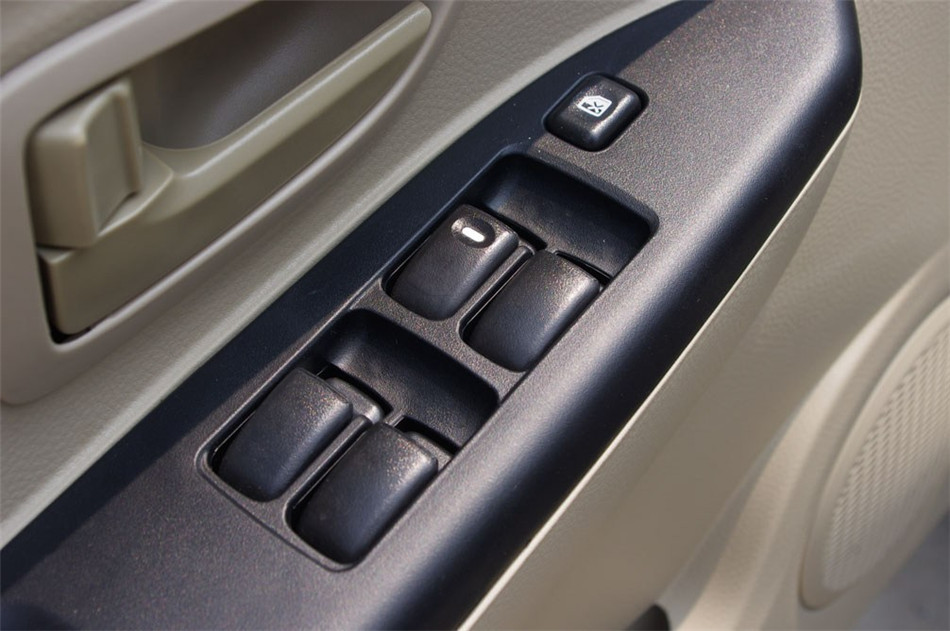 2012款 1.5L MT 舒适版 座椅空间