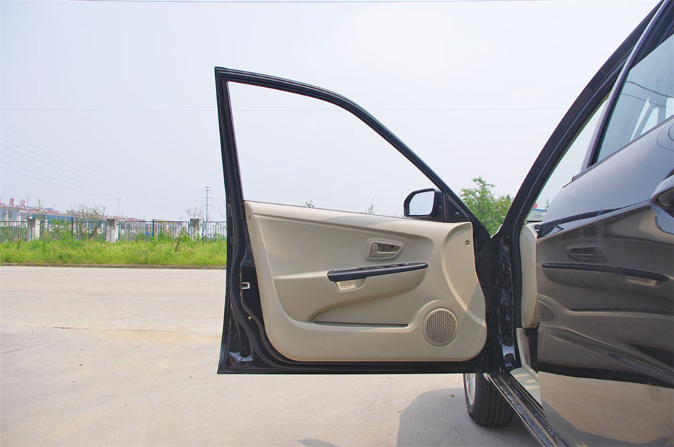 2012款 1.5L MT 舒适版 座椅空间