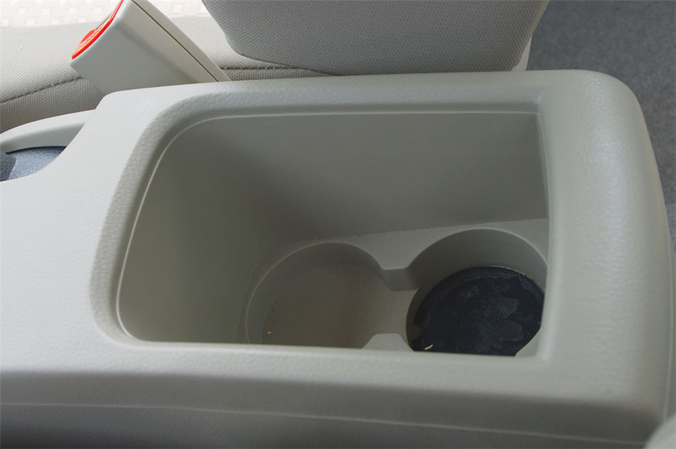 2012款 1.5L MT 舒适版 座椅空间