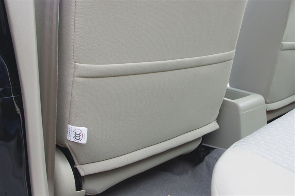 2012款 1.5L MT 舒适版 座椅空间