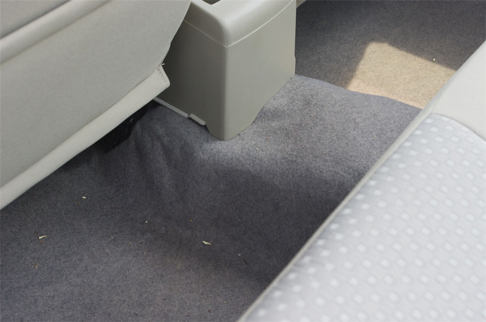 2012款 1.5L MT 舒适版 座椅空间