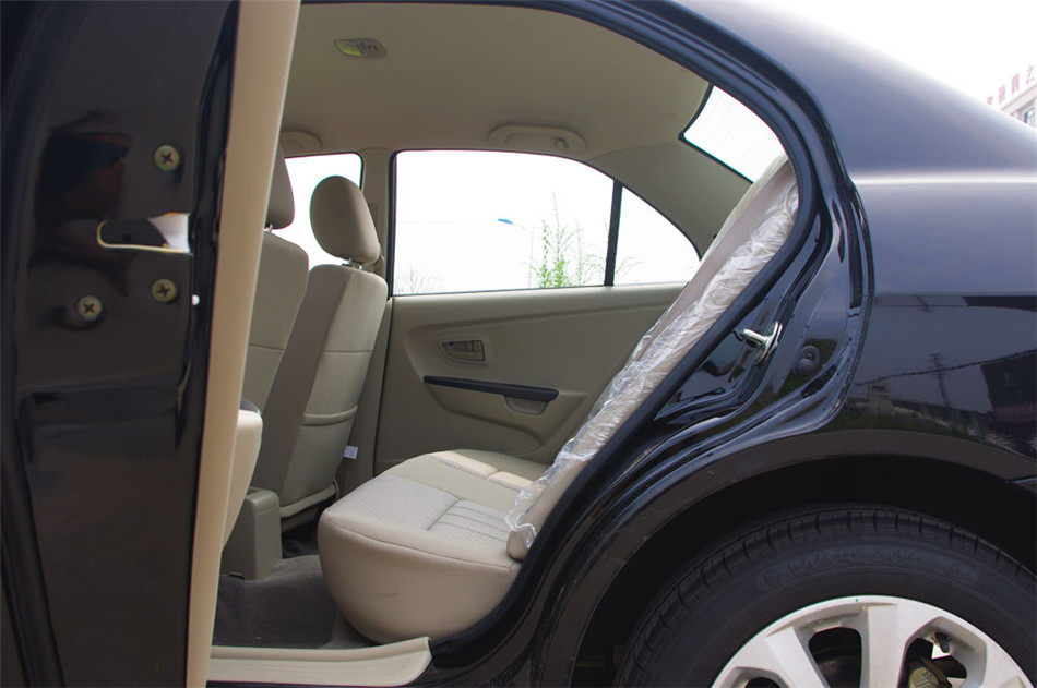 2012款 1.5L MT 舒适版 座椅空间
