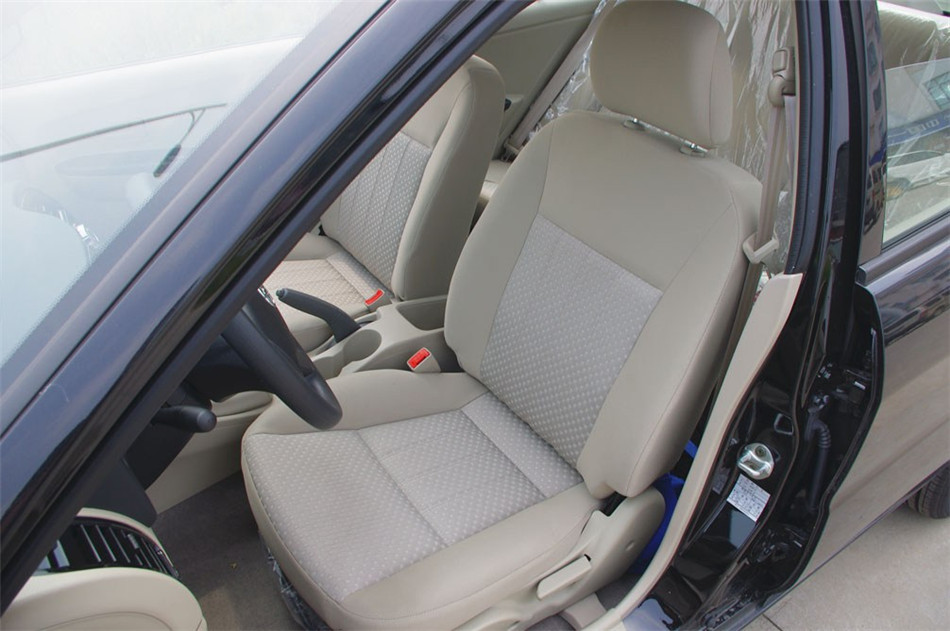 2012款 1.5L MT 舒适版 座椅空间