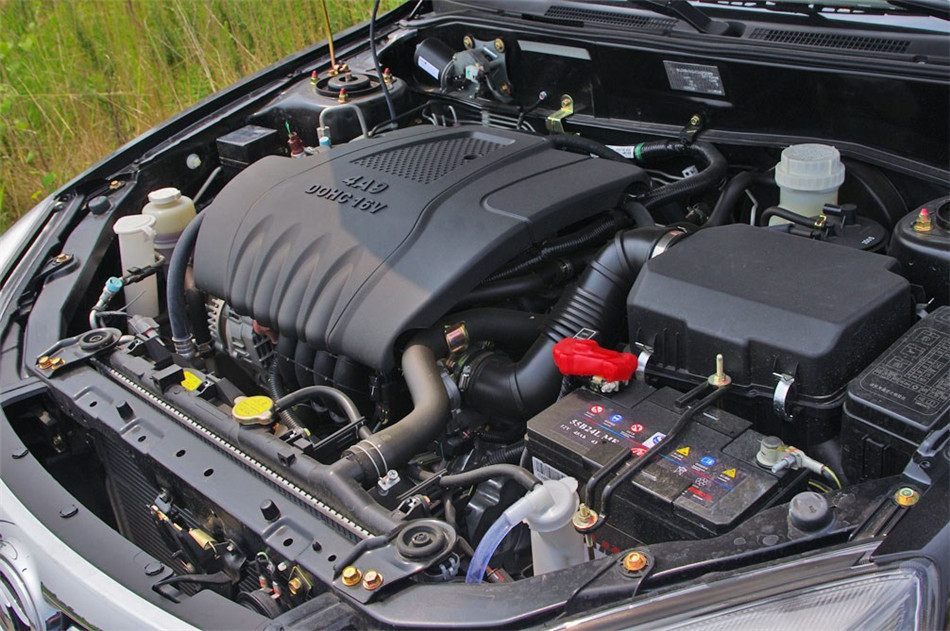 2012款 1.5L MT 舒适版 引擎底盘