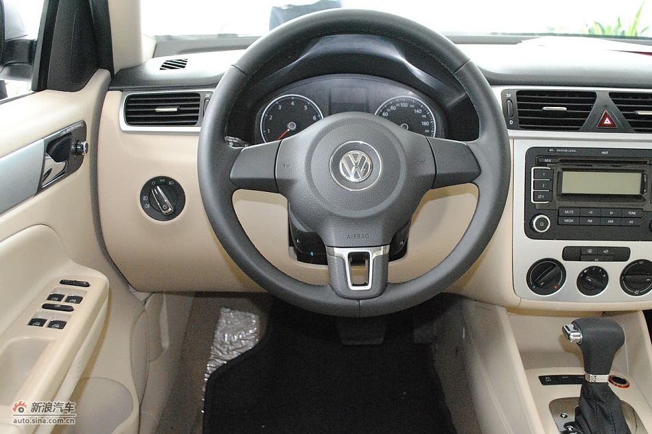 2011款新宝来内饰
