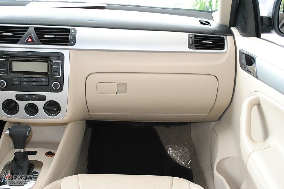 2011款新宝来内饰