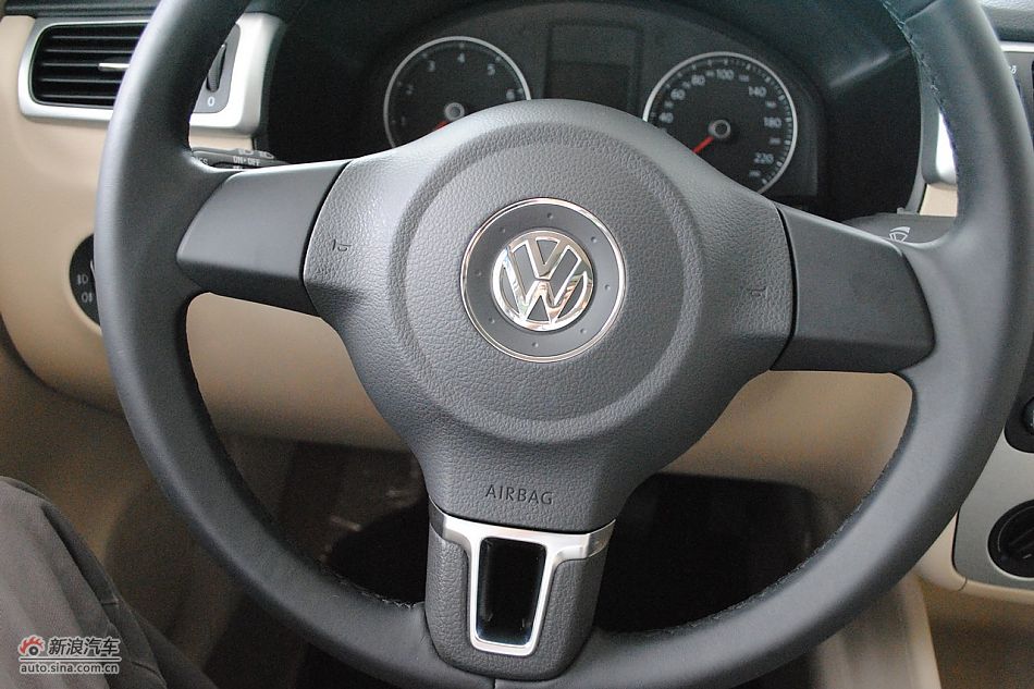 2011款新宝来内饰