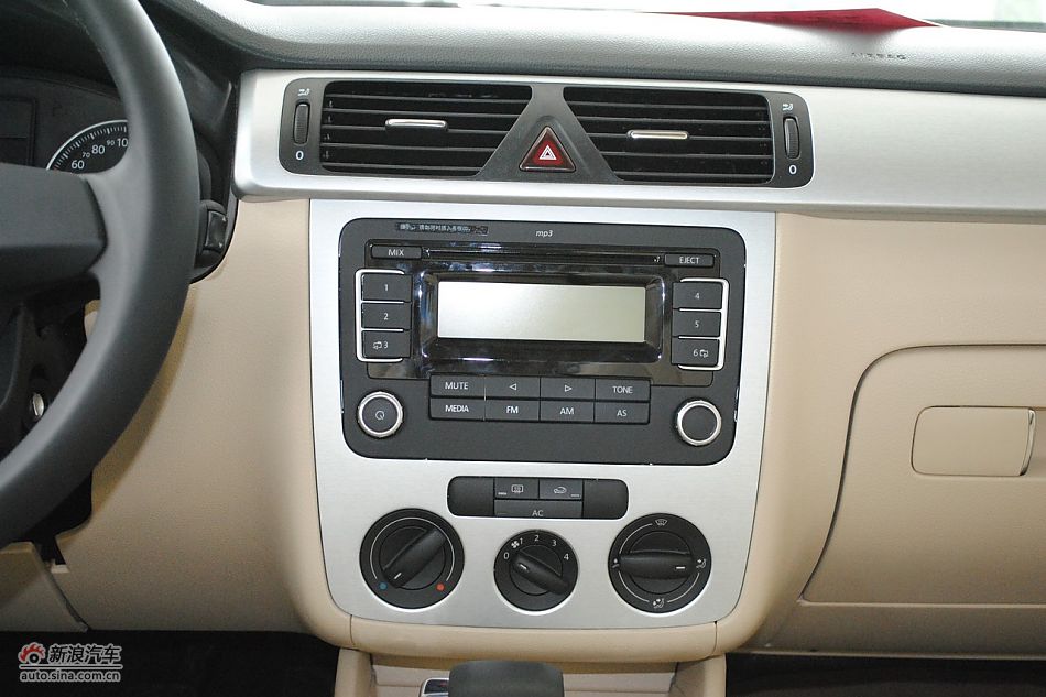 2011款新宝来内饰