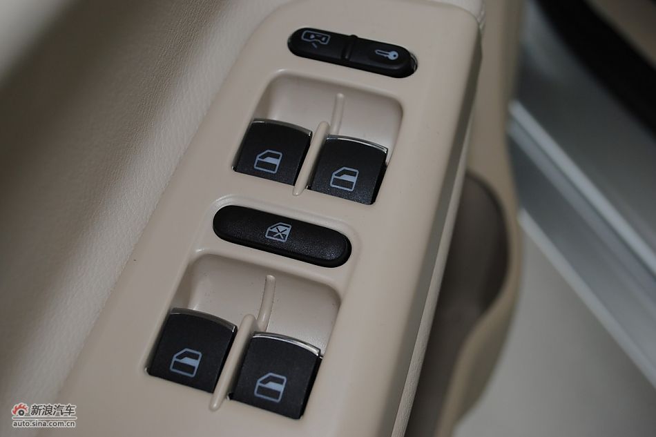 2011款新宝来内饰