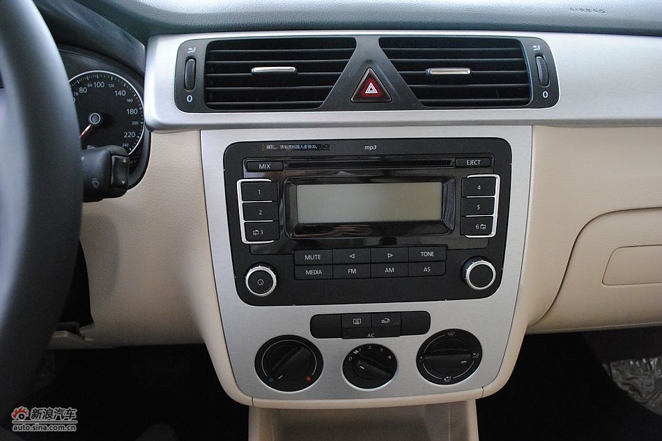 2011款新宝来内饰