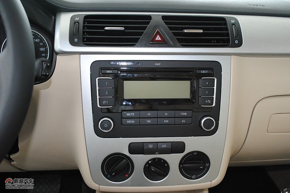 2011款新宝来内饰