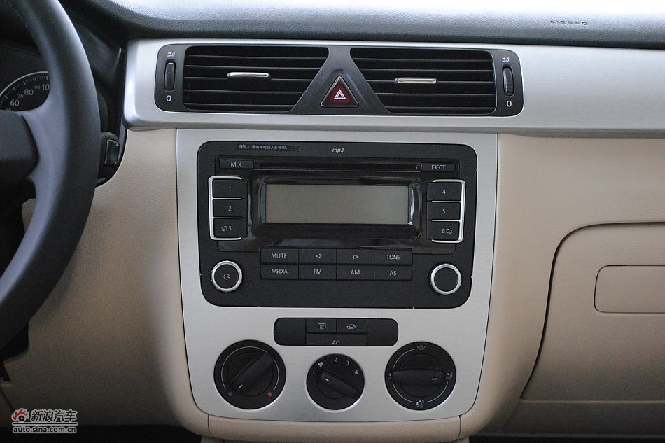 2011款新宝来内饰