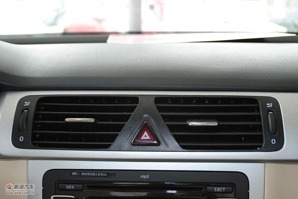 2011款新宝来内饰