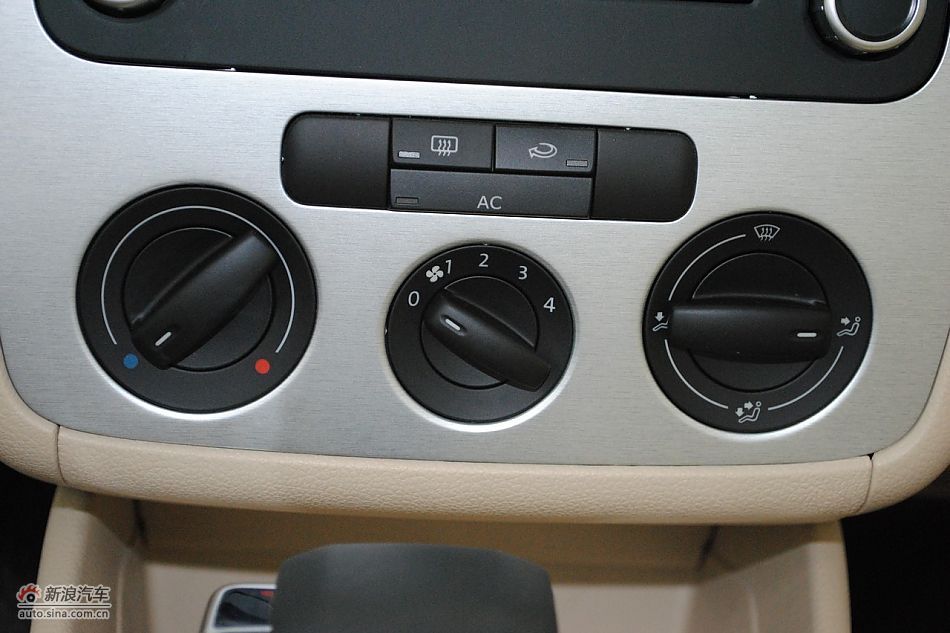 2011款新宝来内饰