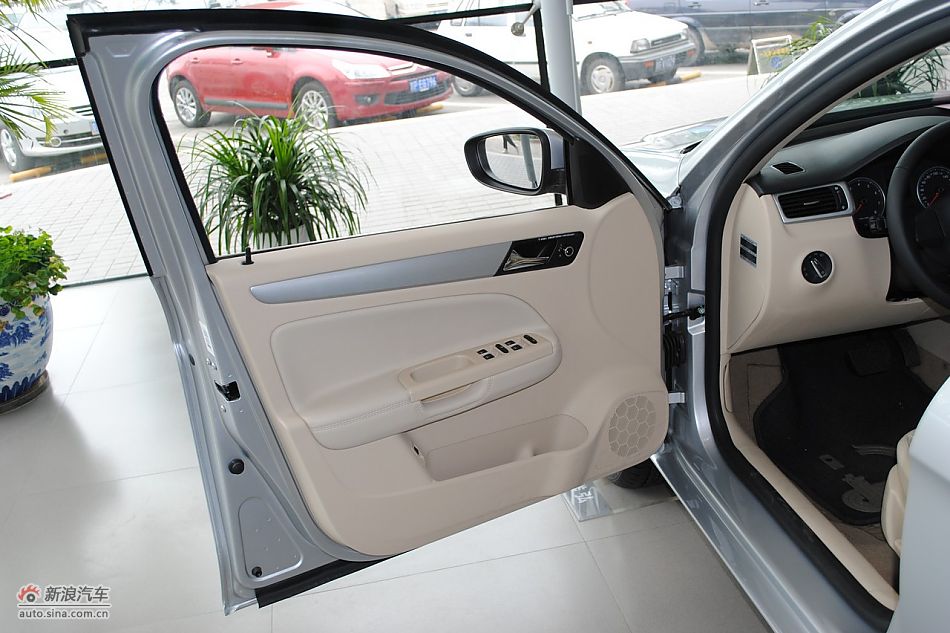 2011款新宝来内饰