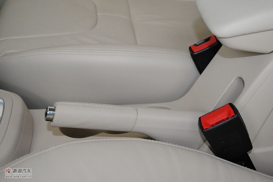 2011款新宝来内饰