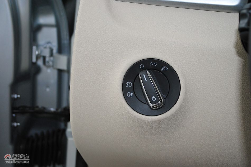 2011款新宝来内饰