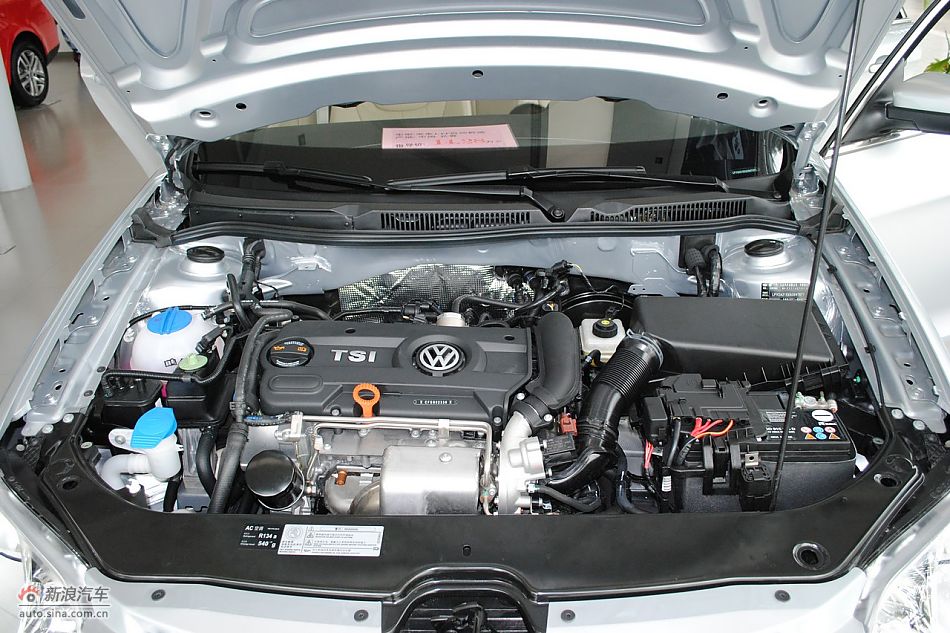 2011款新宝来发动机